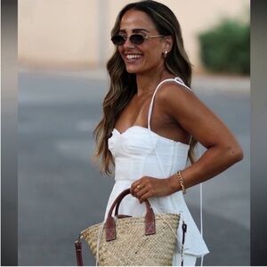 NWT Zara viral cute blogger fav White Peplum Top size S and  L
🚨FIRM PRICE